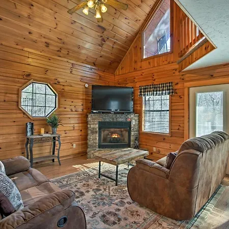 Sevierville Cabin With Hot Tub, Views And Pool Access!